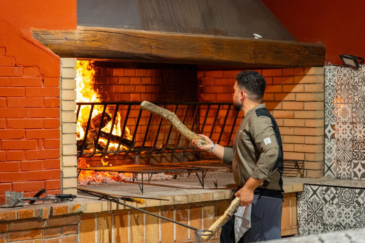Preparazione della brace prima della cottura