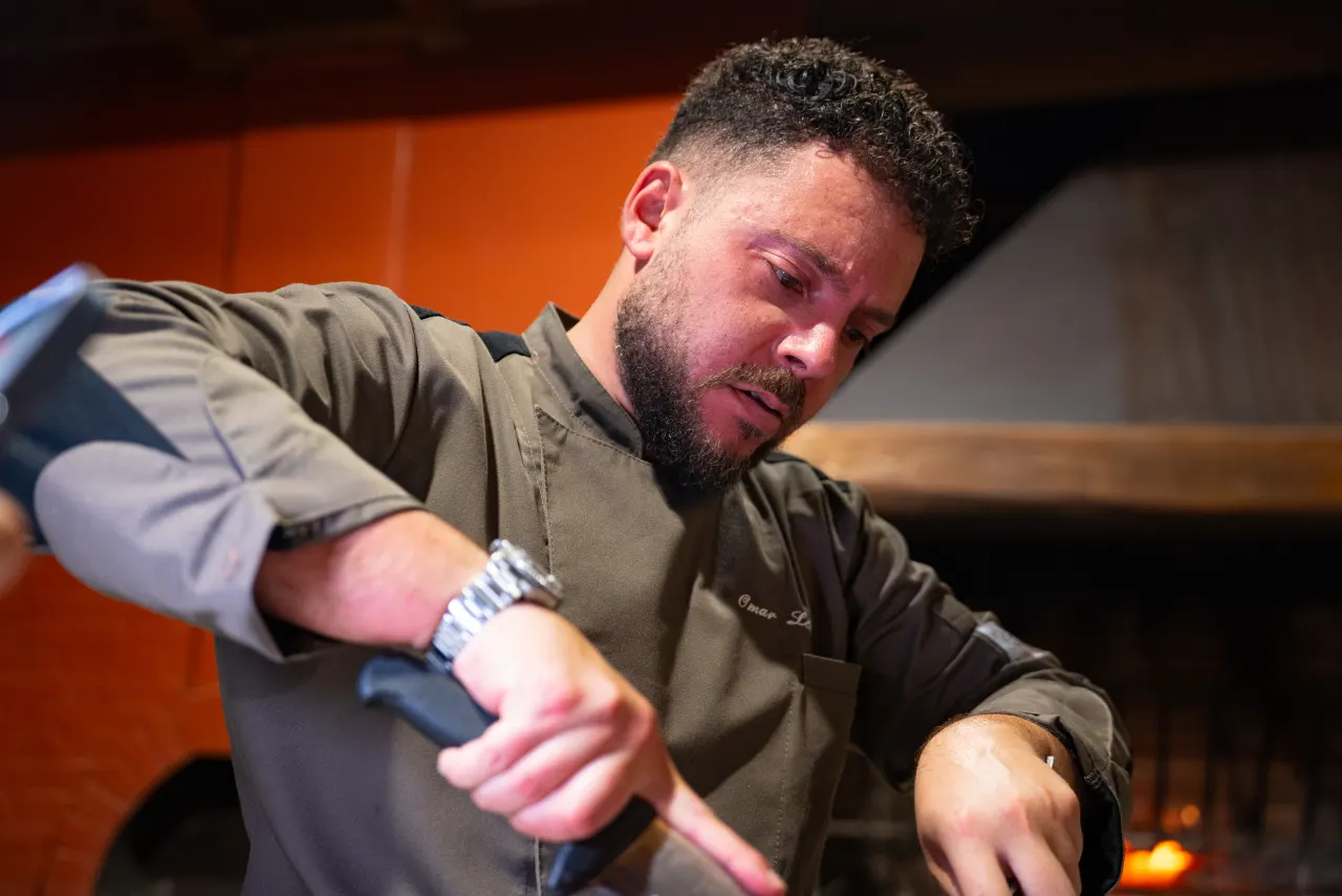 Taglio della carne servito al tavolo